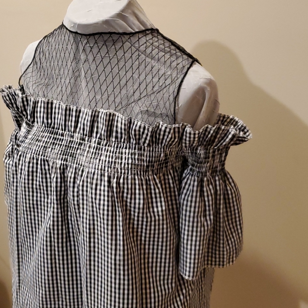Darling Lace & Gingham Cold Shoulder Top